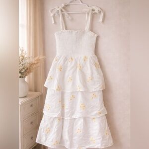 Francesca’s White Daisy Tiered Midi Dress Size Small NWT